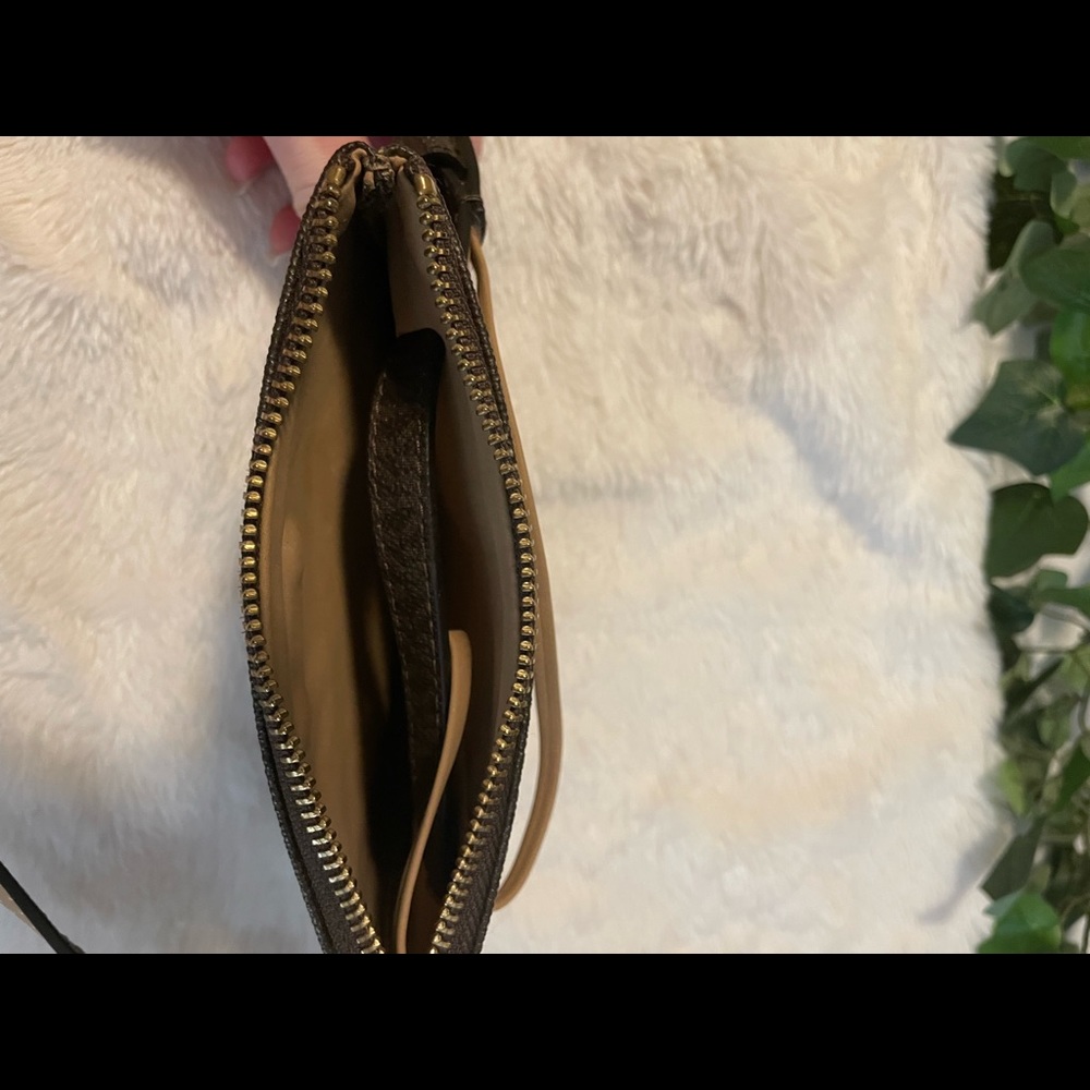 Michael Kors small belt purse - Picture 4 of 4